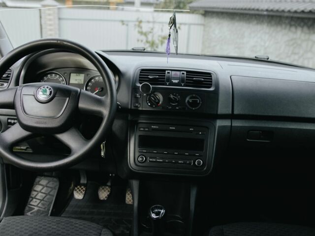 Бежевый Шкода Фабия, объемом двигателя 1.2 л и пробегом 323 тыс. км за 5000 $, фото 4 на Automoto.ua