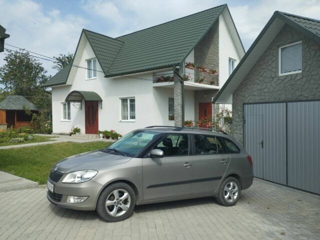 Бежевый Шкода Фабия, объемом двигателя 1.2 л и пробегом 323 тыс. км за 5000 $, фото 5 на Automoto.ua