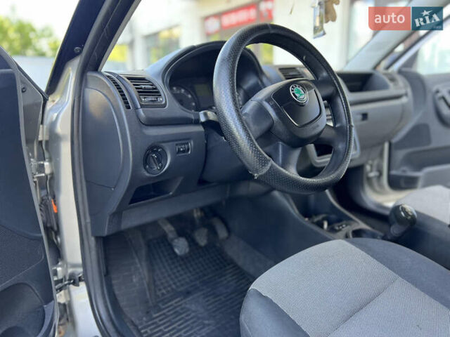 Бежевый Шкода Фабия, объемом двигателя 1.2 л и пробегом 300 тыс. км за 2999 $, фото 14 на Automoto.ua