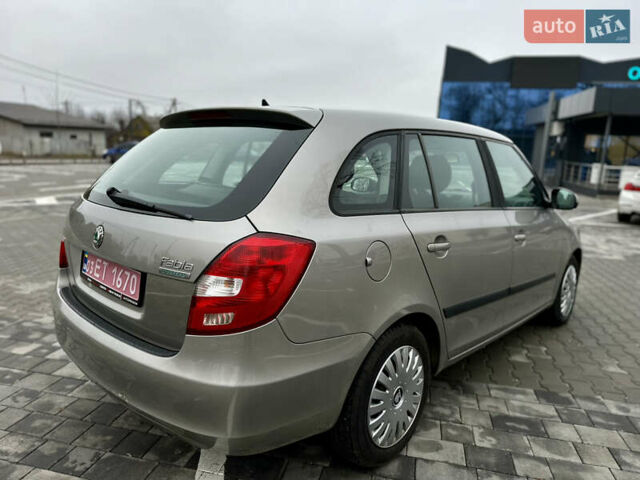 Бежевый Шкода Фабия, объемом двигателя 1.2 л и пробегом 250 тыс. км за 5500 $, фото 5 на Automoto.ua