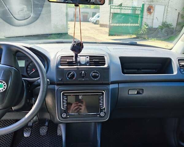 Бежевый Шкода Фабия, объемом двигателя 1.2 л и пробегом 190 тыс. км за 5200 $, фото 3 на Automoto.ua