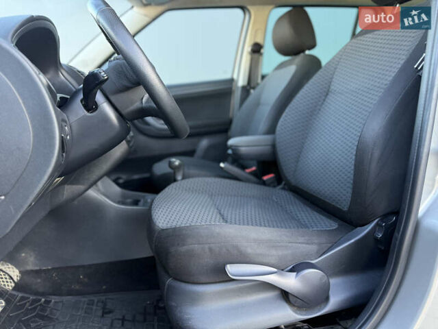 Бежевий Шкода Фабія, об'ємом двигуна 1.2 л та пробігом 302 тис. км за 5499 $, фото 28 на Automoto.ua