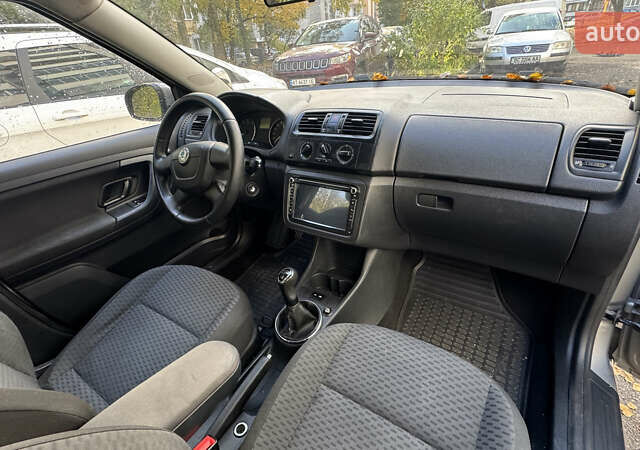 Бежевый Шкода Фабия, объемом двигателя 1.39 л и пробегом 190 тыс. км за 6800 $, фото 2 на Automoto.ua