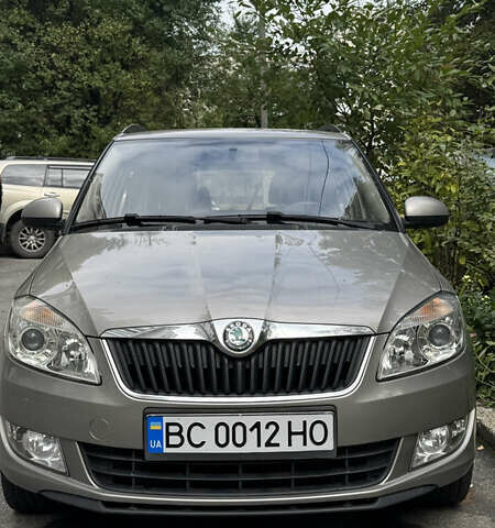 Бежевый Шкода Фабия, объемом двигателя 1.39 л и пробегом 190 тыс. км за 6800 $, фото 4 на Automoto.ua