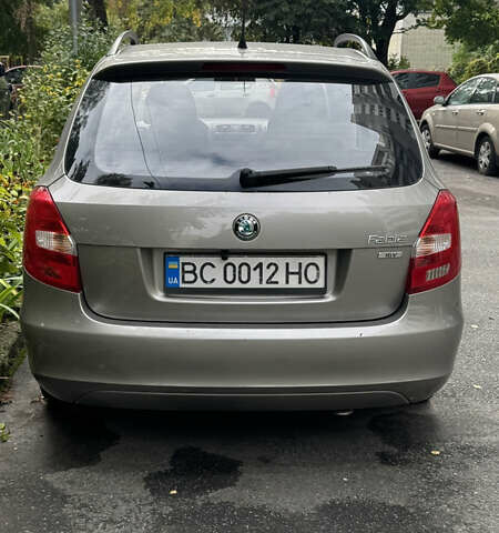 Бежевый Шкода Фабия, объемом двигателя 1.39 л и пробегом 190 тыс. км за 6800 $, фото 5 на Automoto.ua