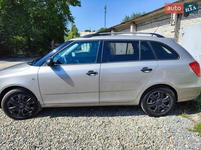 Бежевый Шкода Фабия, объемом двигателя 1.2 л и пробегом 195 тыс. км за 5200 $, фото 8 на Automoto.ua