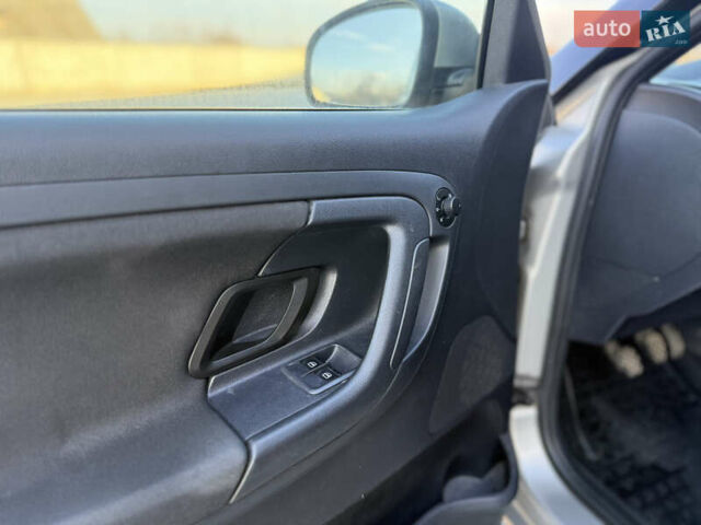 Бежевий Шкода Фабія, об'ємом двигуна 1.2 л та пробігом 302 тис. км за 5499 $, фото 27 на Automoto.ua