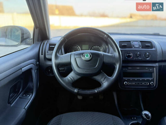 Бежевий Шкода Фабія, об'ємом двигуна 1.2 л та пробігом 302 тис. км за 5499 $, фото 24 на Automoto.ua