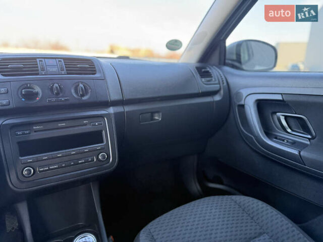 Бежевий Шкода Фабія, об'ємом двигуна 1.2 л та пробігом 302 тис. км за 5499 $, фото 25 на Automoto.ua