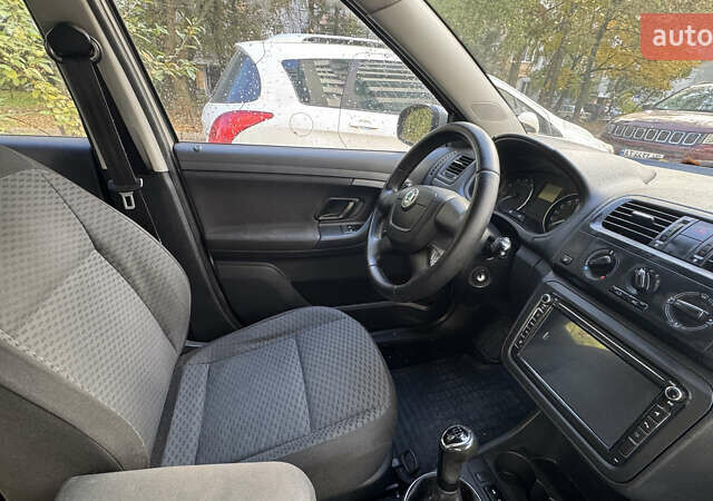 Бежевый Шкода Фабия, объемом двигателя 1.39 л и пробегом 190 тыс. км за 6800 $, фото 3 на Automoto.ua