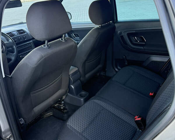 Бежевий Шкода Фабія, об'ємом двигуна 1.2 л та пробігом 302 тис. км за 5499 $, фото 17 на Automoto.ua