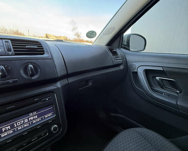 Бежевий Шкода Фабія, об'ємом двигуна 1.2 л та пробігом 302 тис. км за 5499 $, фото 33 на Automoto.ua