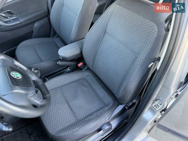 Бежевий Шкода Фабія, об'ємом двигуна 1.2 л та пробігом 302 тис. км за 5499 $, фото 19 на Automoto.ua