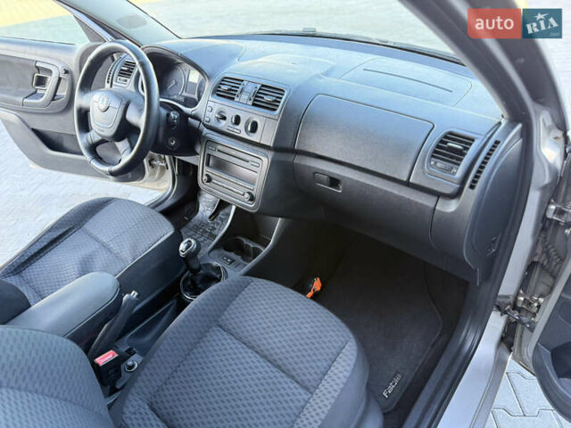 Бежевий Шкода Фабія, об'ємом двигуна 1.2 л та пробігом 302 тис. км за 5499 $, фото 21 на Automoto.ua