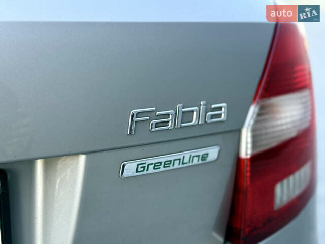 Бежевий Шкода Фабія, об'ємом двигуна 1.2 л та пробігом 302 тис. км за 5499 $, фото 16 на Automoto.ua