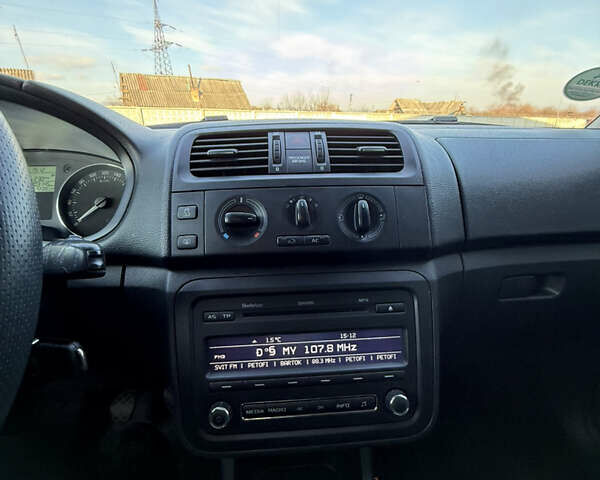 Бежевий Шкода Фабія, об'ємом двигуна 1.2 л та пробігом 302 тис. км за 5499 $, фото 32 на Automoto.ua