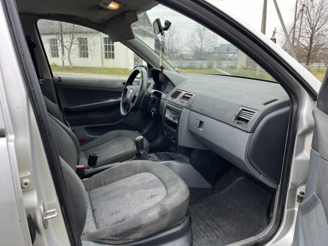 Бежевый Шкода Фабия, объемом двигателя 1.4 л и пробегом 500 тыс. км за 2500 $, фото 6 на Automoto.ua