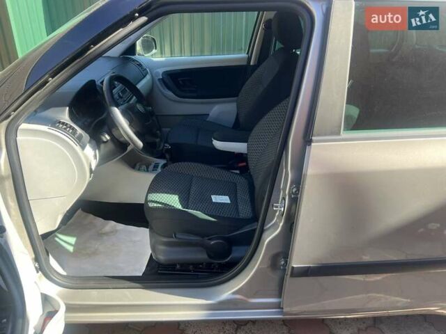 Бежевий Шкода Фабія, об'ємом двигуна 1.2 л та пробігом 253 тис. км за 5900 $, фото 37 на Automoto.ua