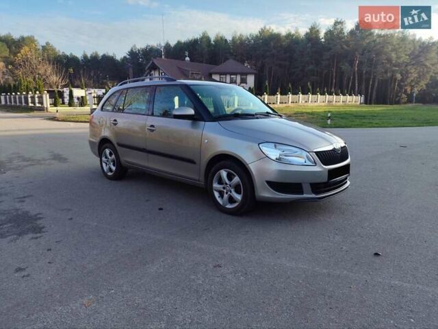 Бежевый Шкода Фабия, объемом двигателя 1.2 л и пробегом 218 тыс. км за 8400 $, фото 3 на Automoto.ua