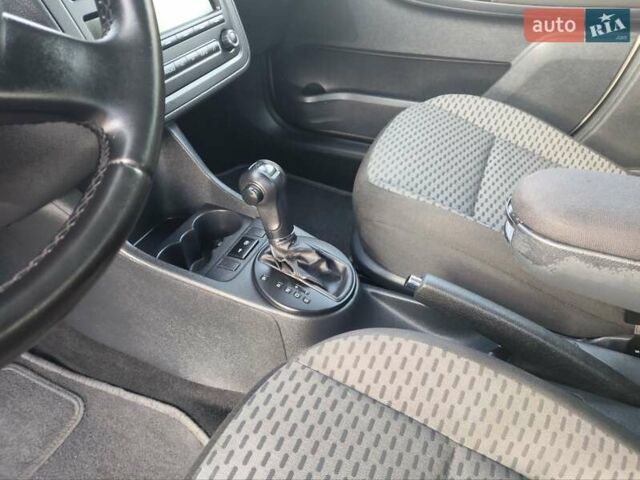 Бежевый Шкода Фабия, объемом двигателя 1.2 л и пробегом 218 тыс. км за 8400 $, фото 13 на Automoto.ua