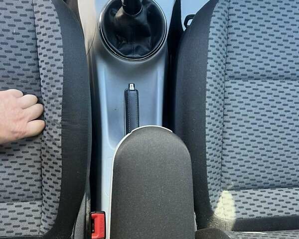 Бежевий Шкода Фабія, об'ємом двигуна 1.2 л та пробігом 253 тис. км за 5900 $, фото 13 на Automoto.ua