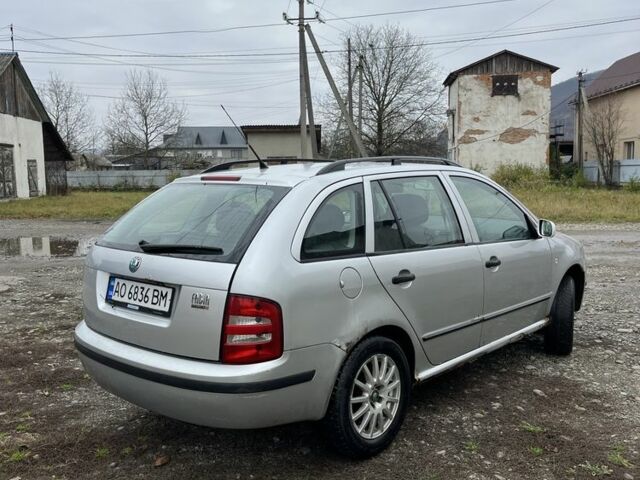 Бежевый Шкода Фабия, объемом двигателя 1.4 л и пробегом 500 тыс. км за 2500 $, фото 2 на Automoto.ua