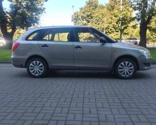Бежевий Шкода Фабія, об'ємом двигуна 1.2 л та пробігом 150 тис. км за 4400 $, фото 12 на Automoto.ua