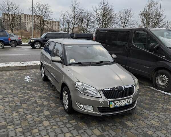 Бежевый Шкода Фабия, объемом двигателя 1.39 л и пробегом 143 тыс. км за 5850 $, фото 2 на Automoto.ua