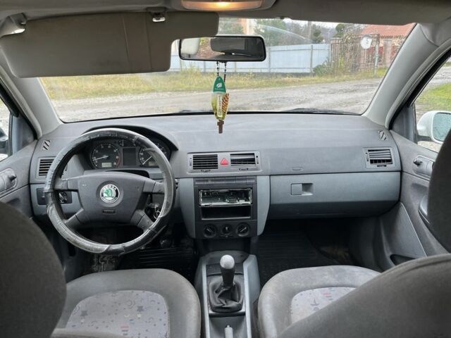 Бежевый Шкода Фабия, объемом двигателя 1.4 л и пробегом 500 тыс. км за 2500 $, фото 5 на Automoto.ua