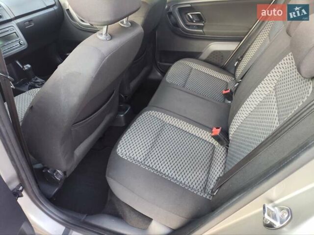 Бежевый Шкода Фабия, объемом двигателя 1.2 л и пробегом 218 тыс. км за 8400 $, фото 12 на Automoto.ua