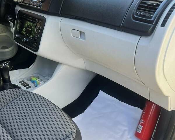 Бежевий Шкода Фабія, об'ємом двигуна 1.2 л та пробігом 253 тис. км за 5900 $, фото 17 на Automoto.ua