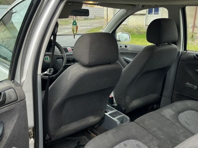 Бежевый Шкода Фабия, объемом двигателя 1.4 л и пробегом 500 тыс. км за 2500 $, фото 4 на Automoto.ua