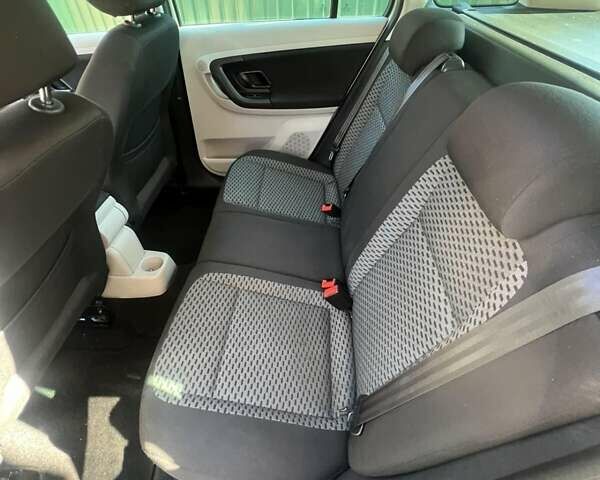 Бежевий Шкода Фабія, об'ємом двигуна 1.2 л та пробігом 253 тис. км за 5900 $, фото 45 на Automoto.ua