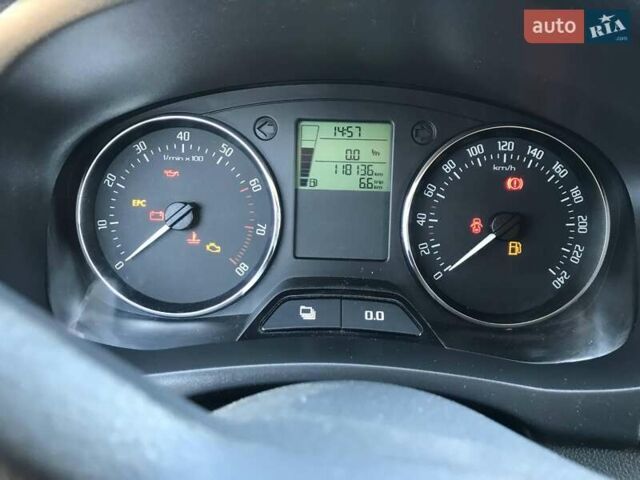 Бежевый Шкода Фабия, объемом двигателя 1.39 л и пробегом 119 тыс. км за 8500 $, фото 26 на Automoto.ua