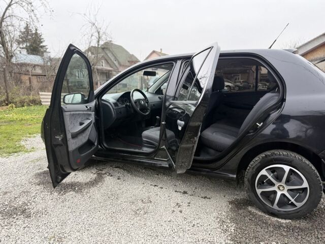 Черный Шкода Фабия, объемом двигателя 1.4 л и пробегом 201 тыс. км за 4100 $, фото 9 на Automoto.ua