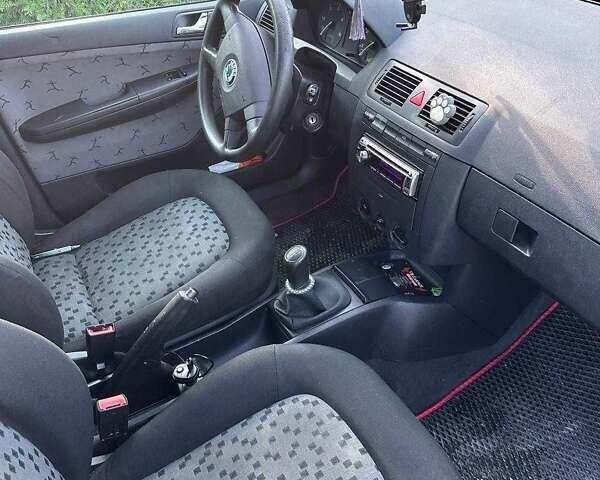 Черный Шкода Фабия, объемом двигателя 1.9 л и пробегом 452 тыс. км за 3800 $, фото 10 на Automoto.ua