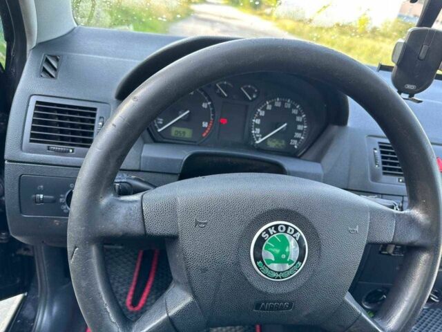 Черный Шкода Фабия, объемом двигателя 1.9 л и пробегом 452 тыс. км за 3800 $, фото 9 на Automoto.ua