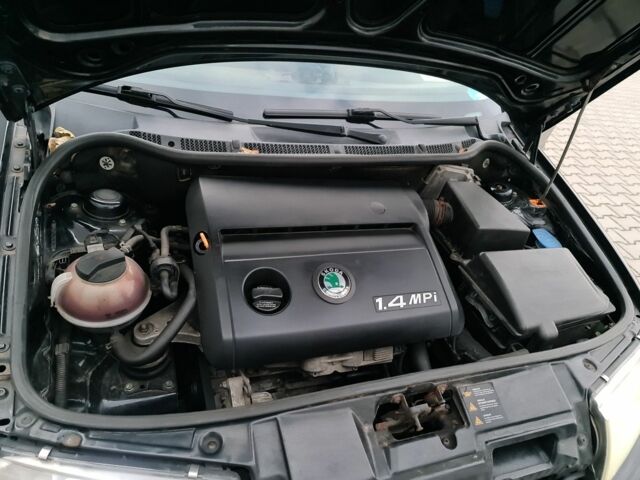 Черный Шкода Фабия, объемом двигателя 1.4 л и пробегом 218 тыс. км за 3512 $, фото 7 на Automoto.ua