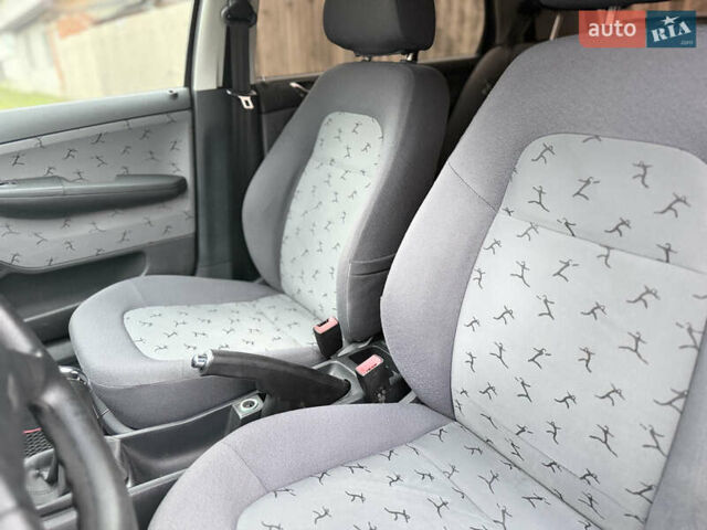 Чорний Шкода Фабія, об'ємом двигуна 1.39 л та пробігом 201 тис. км за 3750 $, фото 15 на Automoto.ua