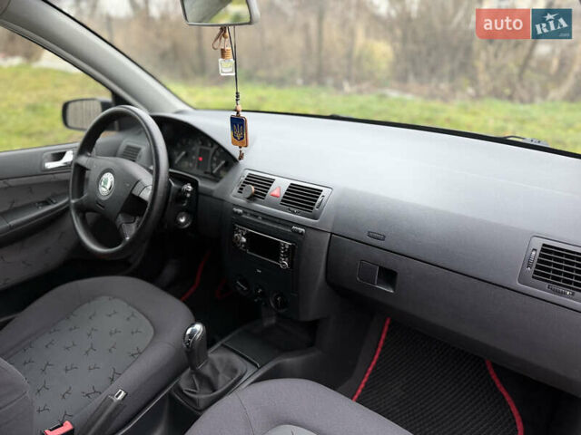 Чорний Шкода Фабія, об'ємом двигуна 1.39 л та пробігом 201 тис. км за 3750 $, фото 27 на Automoto.ua