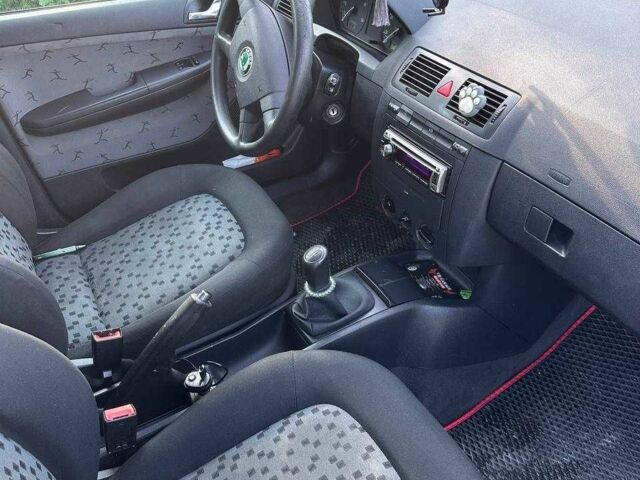 Черный Шкода Фабия, объемом двигателя 1.9 л и пробегом 452 тыс. км за 3800 $, фото 11 на Automoto.ua