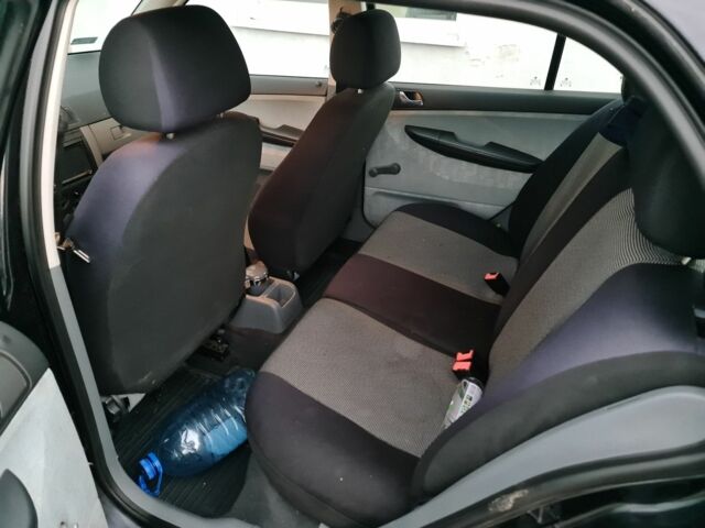 Черный Шкода Фабия, объемом двигателя 1.4 л и пробегом 218 тыс. км за 3512 $, фото 5 на Automoto.ua