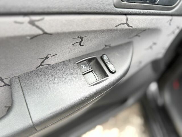 Черный Шкода Фабия, объемом двигателя 1.4 л и пробегом 201 тыс. км за 4100 $, фото 15 на Automoto.ua