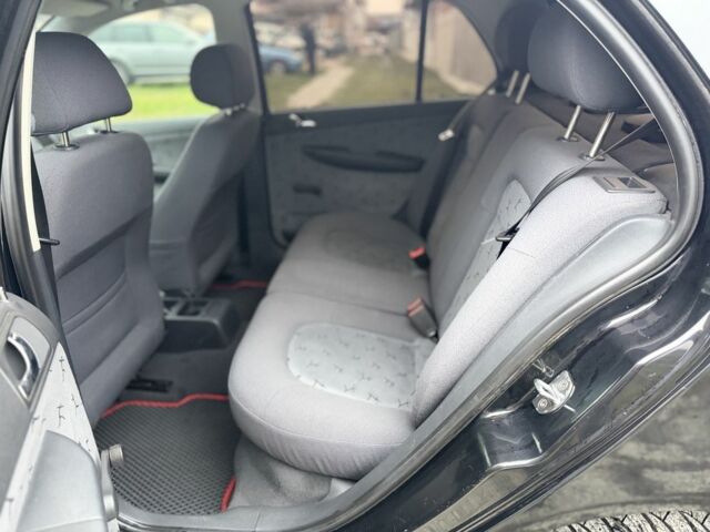 Черный Шкода Фабия, объемом двигателя 1.4 л и пробегом 201 тыс. км за 4100 $, фото 17 на Automoto.ua