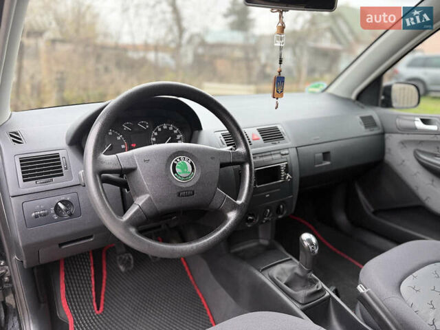 Чорний Шкода Фабія, об'ємом двигуна 1.39 л та пробігом 201 тис. км за 3750 $, фото 18 на Automoto.ua