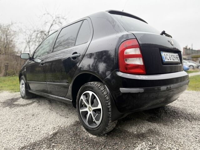 Черный Шкода Фабия, объемом двигателя 1.4 л и пробегом 201 тыс. км за 4100 $, фото 5 на Automoto.ua