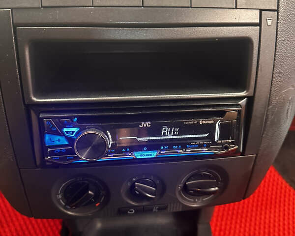 Черный Шкода Фабия, объемом двигателя 1.39 л и пробегом 275 тыс. км за 3999 $, фото 6 на Automoto.ua