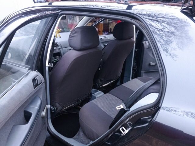 Черный Шкода Фабия, объемом двигателя 1.4 л и пробегом 260 тыс. км за 3350 $, фото 7 на Automoto.ua