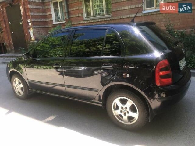 Черный Шкода Фабия, объемом двигателя 1.2 л и пробегом 201 тыс. км за 4500 $, фото 2 на Automoto.ua