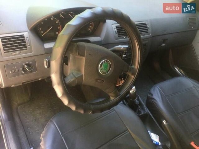 Черный Шкода Фабия, объемом двигателя 1.2 л и пробегом 201 тыс. км за 4500 $, фото 5 на Automoto.ua